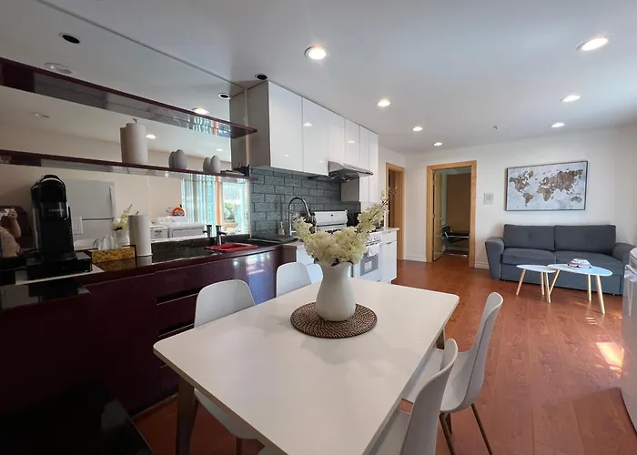 Chic 2Br Suite In Vancouver West