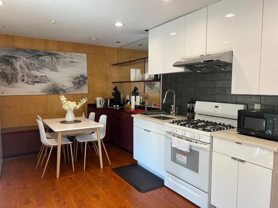 Apartment Chic 2br In West *