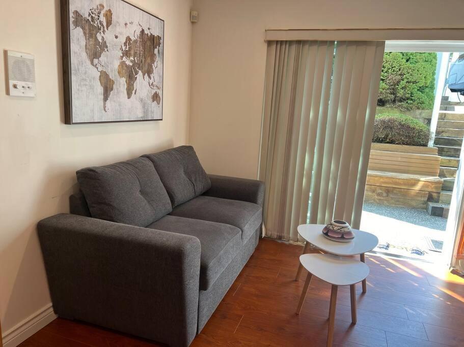 Chic 2br In West Vancouver