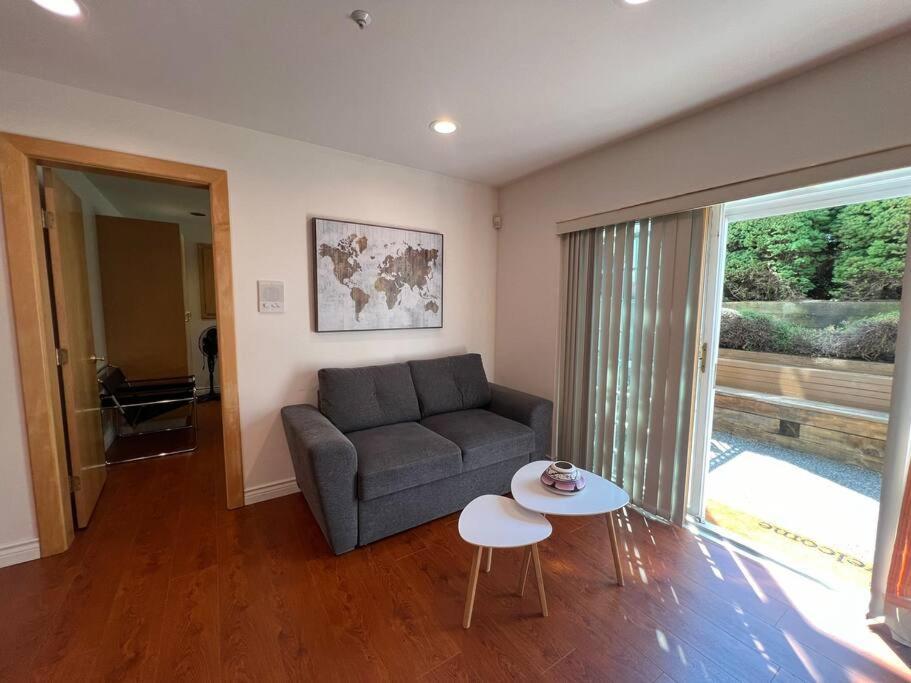 Chic 2br In West Apartment