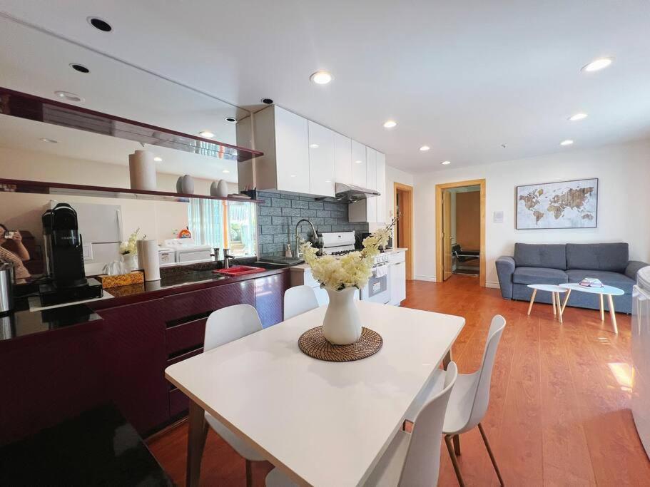 Chic 2br In West Apartment *